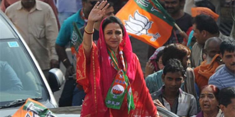 Photo of राधा मोहन के लिए वोट मांगती ड्रीम गर्ल
