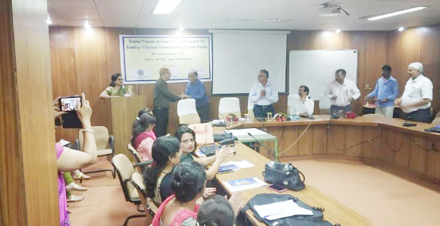 Photo of एनसीयूआई ने केन्द्रीय विद्यालय के शिक्षकों को सहकारिता का पढ़ाया पाठ