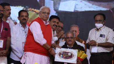 Photo of लक्ष्मणराव इनामदार मेमोरियल पुरस्कार से सम्मानित किए गए कैंपको के अध्यक्ष
