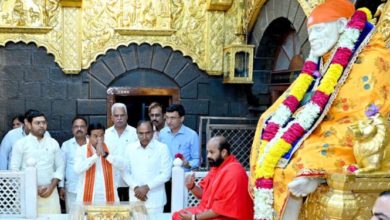 Photo of वर्मा ने शिरडी साईं बाबा मंदिर में की पूजा-अर्चना