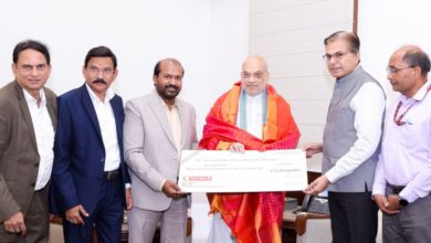 Photo of रेप्को बैंक ने शाह को 22.90 करोड़ रुपये के लाभांश का चेक सौंपा